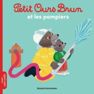Petit Ours Brun visite une caserne de pompiers. Il monte dans le camion et porte un vrai casque. Être pompier, quelle aventure ! À la rencontre des héros des petits Avec sa classe, Petit...